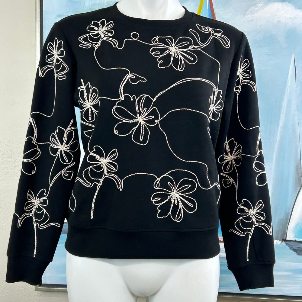 T TAHARI Sweatshirt 3D Embroidered flowers size small - Picture 2 of 7